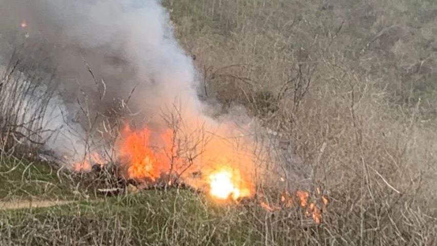 Flammen um das Helikopter-Wrack von Kobe Bryant, Januar 2020