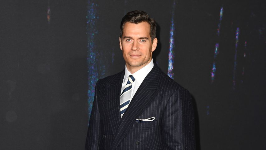 Henry Cavill rockt "The Witcher"-Premiere in schickem Anzug