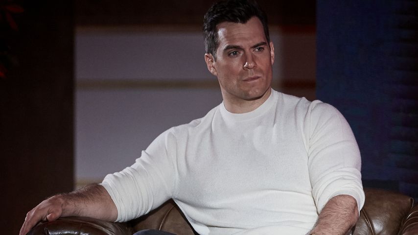 Henry Cavill bei einer Pressekonferenz von "The Witcher"