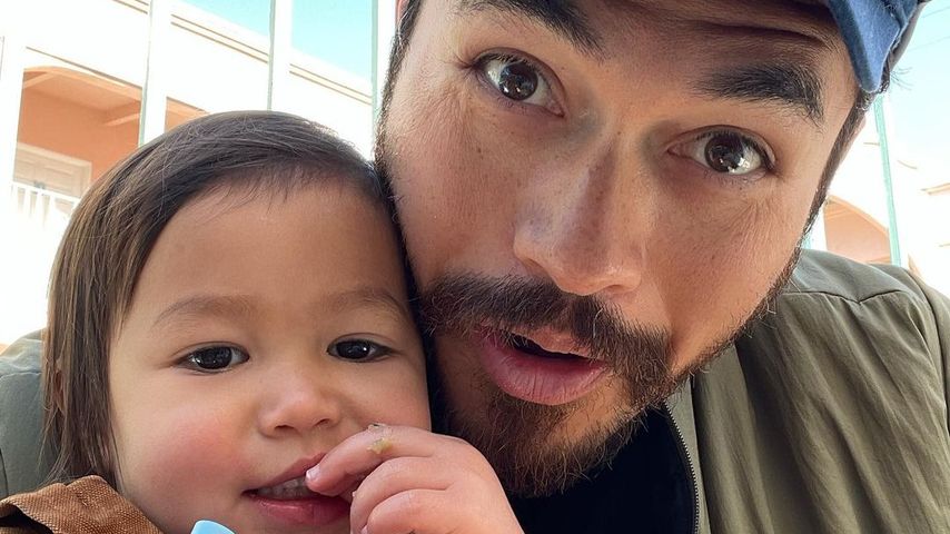 Henry Golding mit seiner Tochter