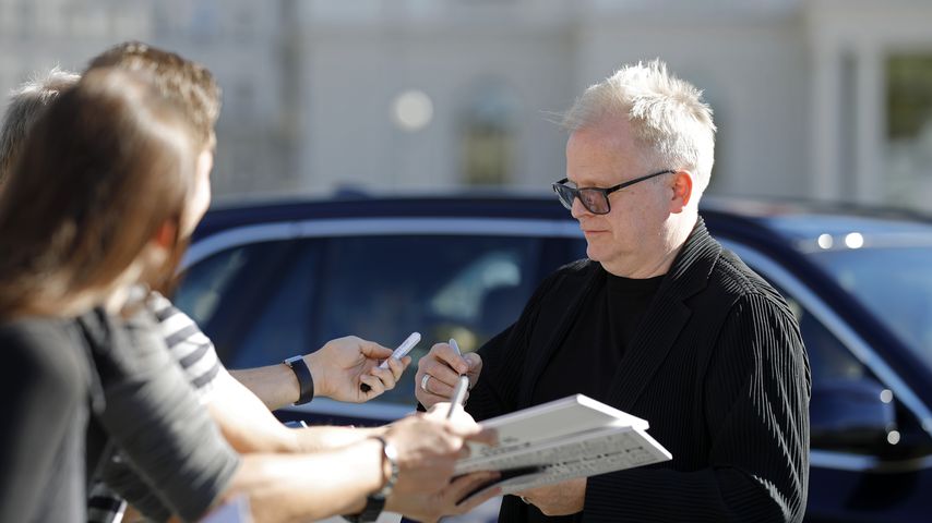 Herbert Grönemeyer gibt Autogramme