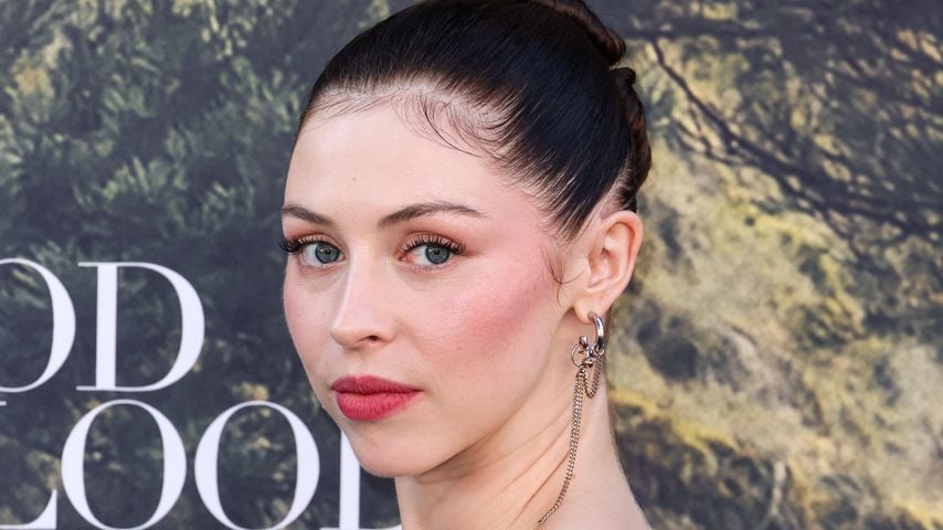 Hermione Corfield bei der Premiere von "Outlander: Blood Of My Blood" in Los Angeles