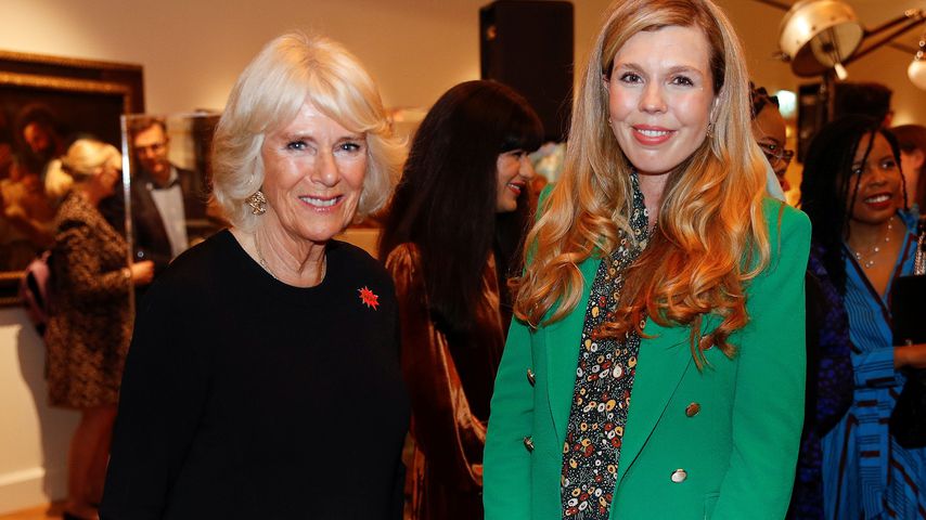 Herzogin Camilla mit Carrie Johnson, der Frau vom Prime Minister