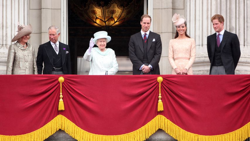 Herzogin Camilla, Prinz Charles, Queen Elizabeth II., Prinz William, Herzogin Kate und Prinz Harry