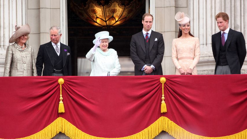 Herzogin Camilla, Prinz Charles, Queen Elizabeth II., Prinz William, Herzogin Kate und Prinz Harry