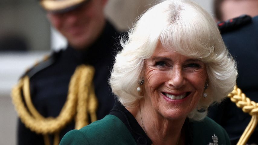 Süß! Herzogin Camilla spielt Online-Rätsel mit ihrer Enkelin