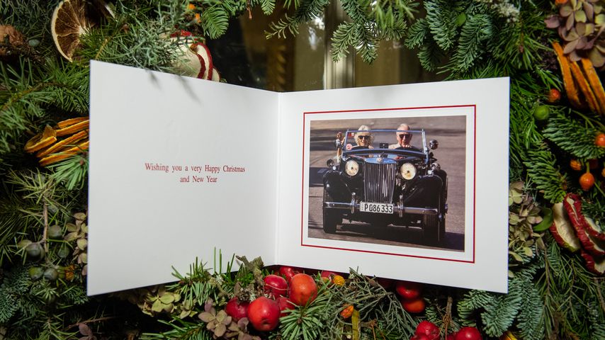 Mit Camilla im Flitzer: Prinz Charles' coole Weihnachtskarte