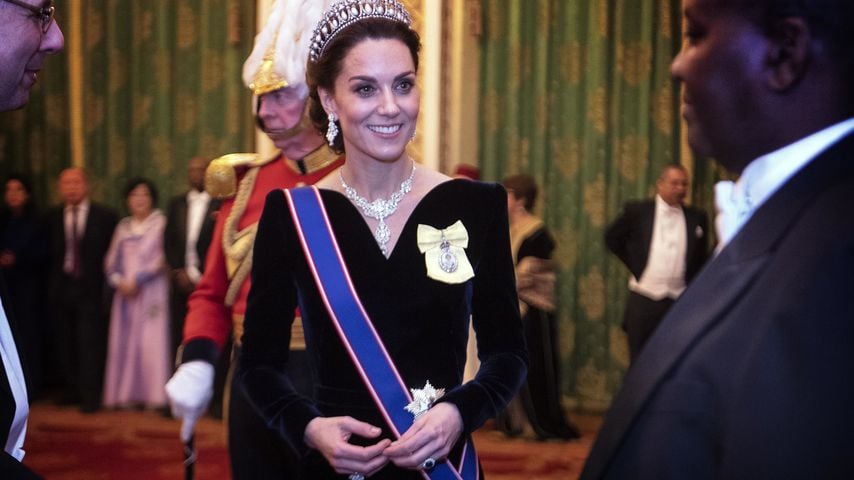 Royaler Tennis-Lehrling: Herzogin Kate nimmt Unterricht