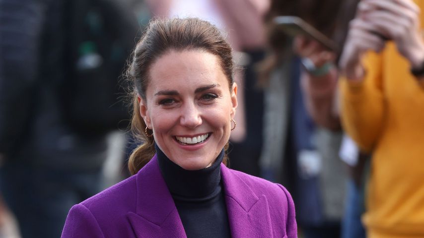 Nach Glitzerkleid: Hier strahlt Herzogin Kate im lila Kostüm