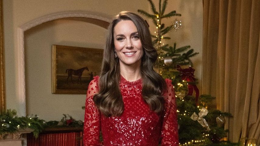 Toller Auftritt: Herzogin Kate strahlt in rotem Glitzerkleid