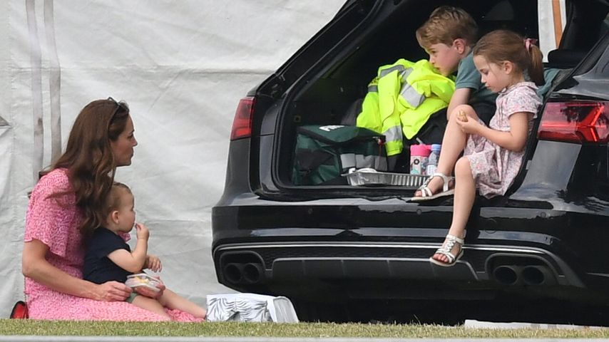 Herzogin Kate mit ihren Kindern Louis, George und Charlotte am Rande eines Charity-Events