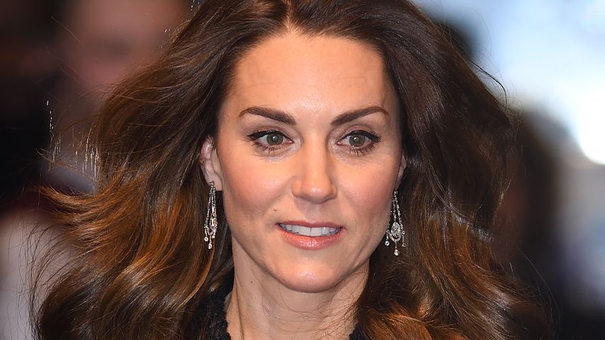 Ode an die Queen: Herzogin Kate trägt ihre Glitzer-Ohrringe