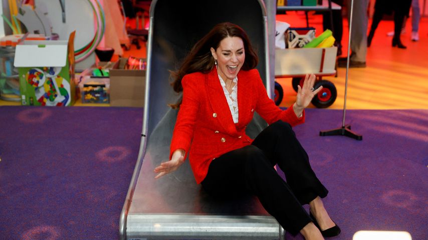 Spaßig! Hier amüsiert sich Herzogin Kate im Spieleparadies