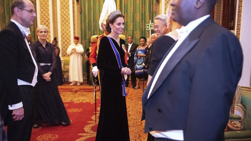 Herzogin Kate mit Dianas altem Diadem beim Diplomaten-Empfang im Buckingham Palast, 2019