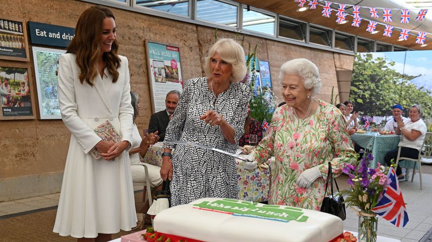 Herzogin Kate, Herzogin Camilla und Queen Elizabeth II. beim Eden Project