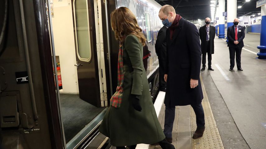 Herzogin Kate und Prinz William am Londoner Bahnhof Euston Station, Dezember 2020