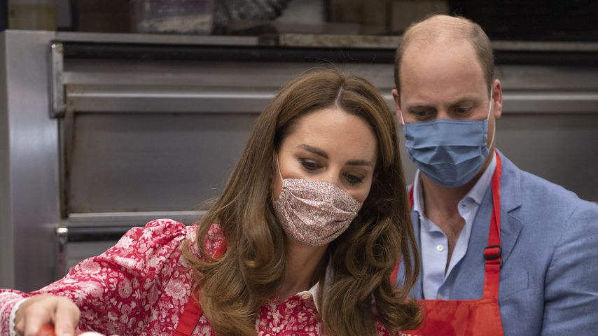 Herzogin Kate und Prinz William in einer britischen Bäckerei
