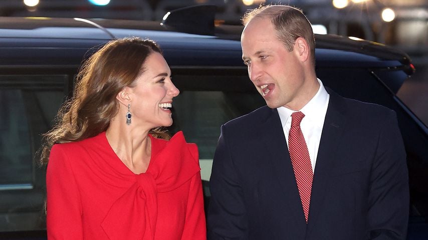 Neue Bilder: Britische Royals schmettern Weihnachtslieder