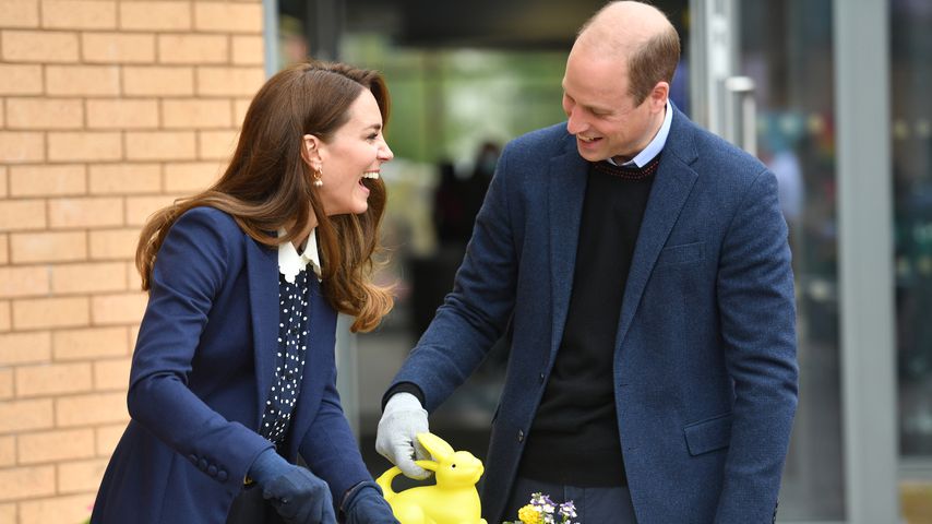 So glücklich strahlen William und Kate beim Blumenpflanzen