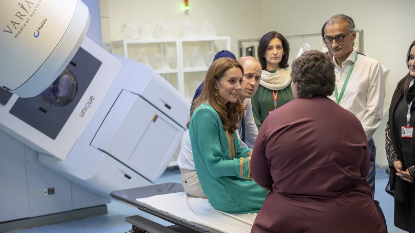 Herzogin Kate und Prinz William im Shaukat Khanum Memorial Cancer Hospital in Lahore, 2019
