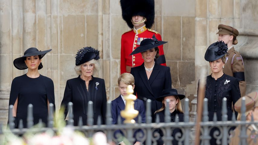Herzogin Meghan, Camilla, Prinz George, Prinzessin Kate, Prinzessin Charlotte und Gräfin Sophie