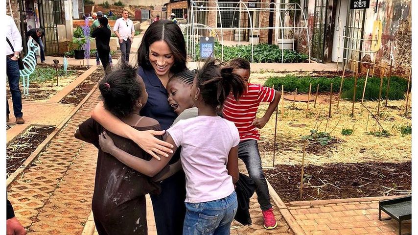 Hier überraschte Meghan südafrikanische Kinder mit Besuch