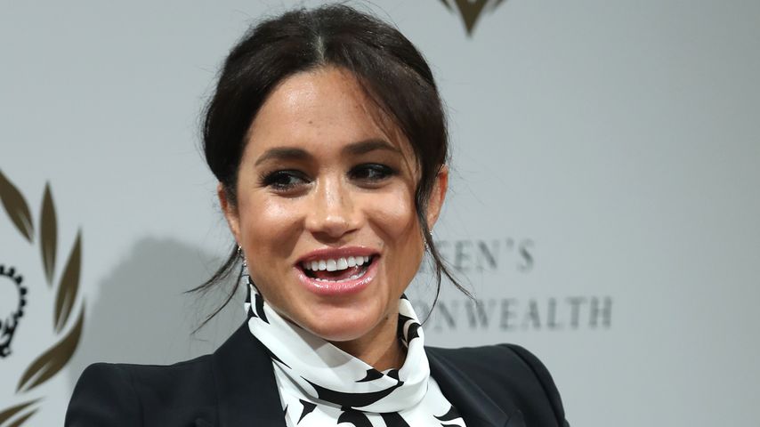 Im Mini-Kleid: Herzogin Meghan zeigt viel nackte Haut!