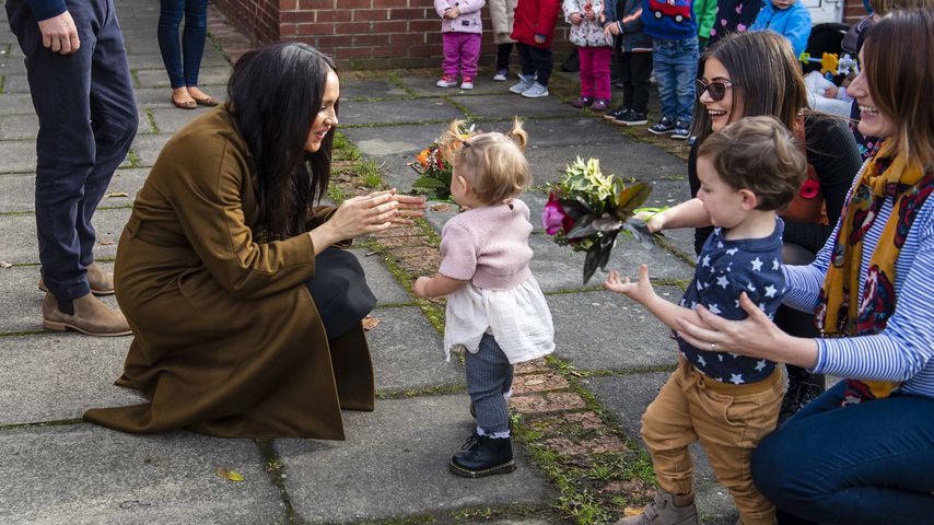 Auf Kuschelkurs: Hier zeigen Harry & Meghan ihre Kinderliebe