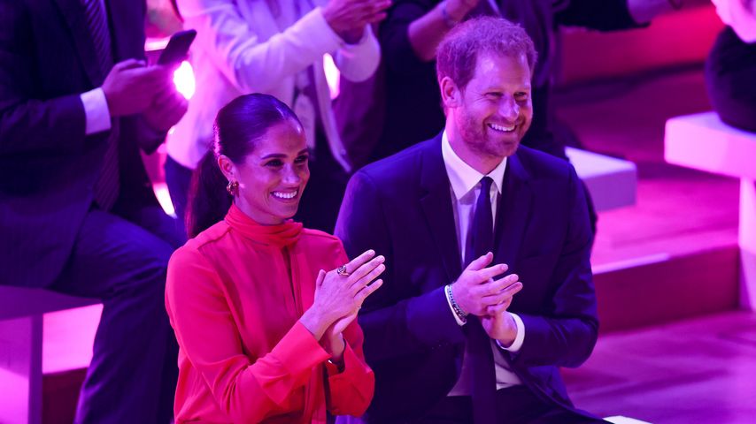 Hier strahlen Herzogin Meghan und Harry bei britischem Event