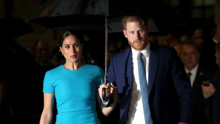Blaues Etuikleid: Meghan trägt Dress von Victoria Beckham!