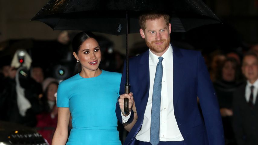 Erster Auftritt nach Megxit: Meghan strahlt in Blau im Regen