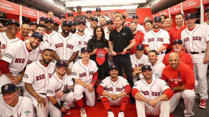 Herzogin Meghan und Prinz Harry beim Treffen mit den Boston Red Sox
