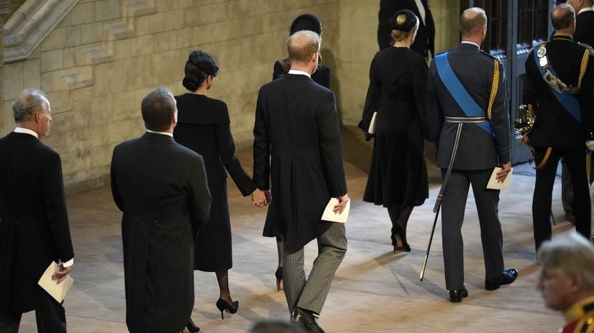 Herzogin Meghan und Prinz Harry während der Prozession der Queen