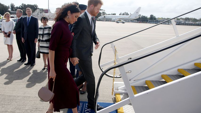Herzogin Meghan und Prinz Harry am Flughafen von Sydney im Oktober 2018
