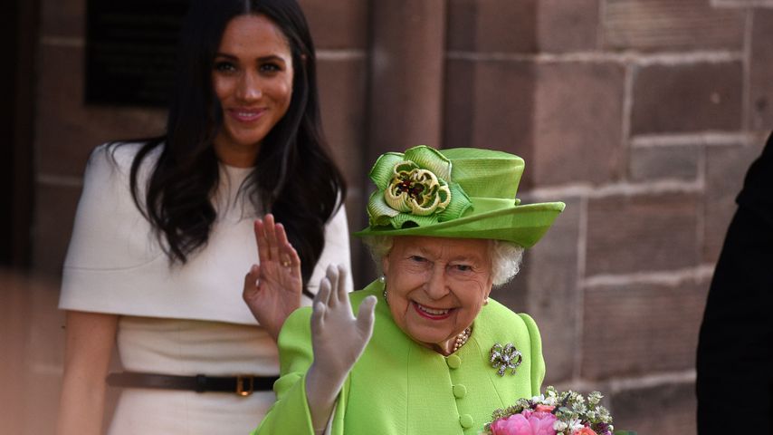 2017 brachte Meghan die Queen mit diesem Geschenk zum Lachen
