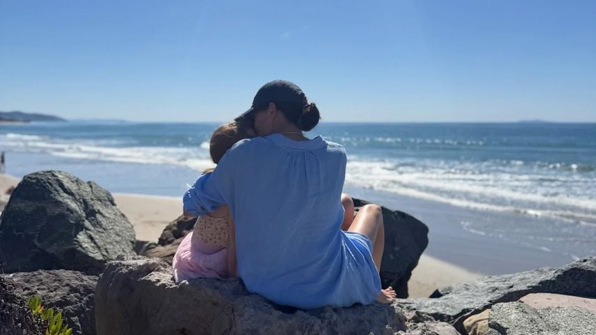 Weltfrauentag 2026: Herzogin Meghan und Tochter Prinzessin Lilibet gemeinsam am Strand