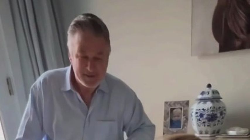 Alec und Hilaria Baldwin mit ihren Kindern im März 2022