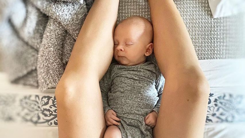 Hilaria Baldwin mit ihrem Baby im Oktober 2020