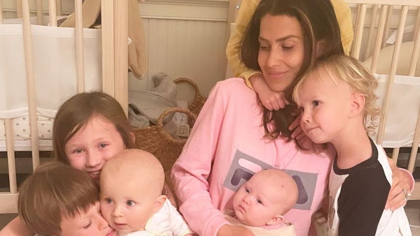 Hilaria Baldwin mit ihren sechs Kindern