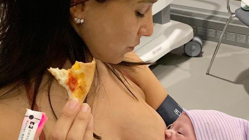 Hilaria Baldwin und ihr Sohn im Kreißsaal