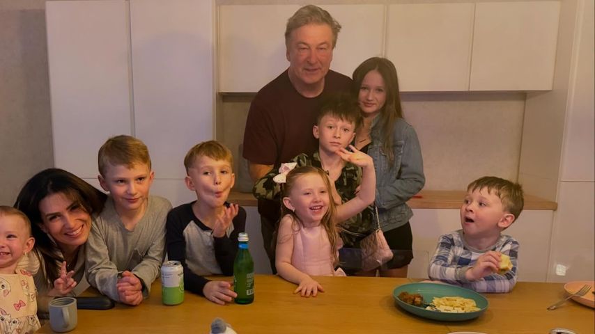 Hilaria und Alec Baldwin mit ihren sieben Kindern