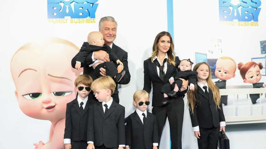 Hilaria und Alec Baldwin mit ihren Kindern bei einer Filmpremiere in New York