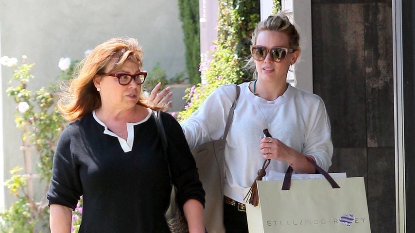 Hilary Duff mit ihrer Mutter Susan Colleen Duff in Los Angeles, 23. Mai 2015