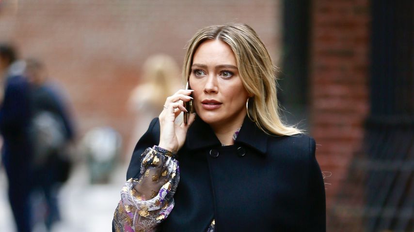 Bei TV-Dreh: Hilary Duff kann Babybauch kaum noch verstecken