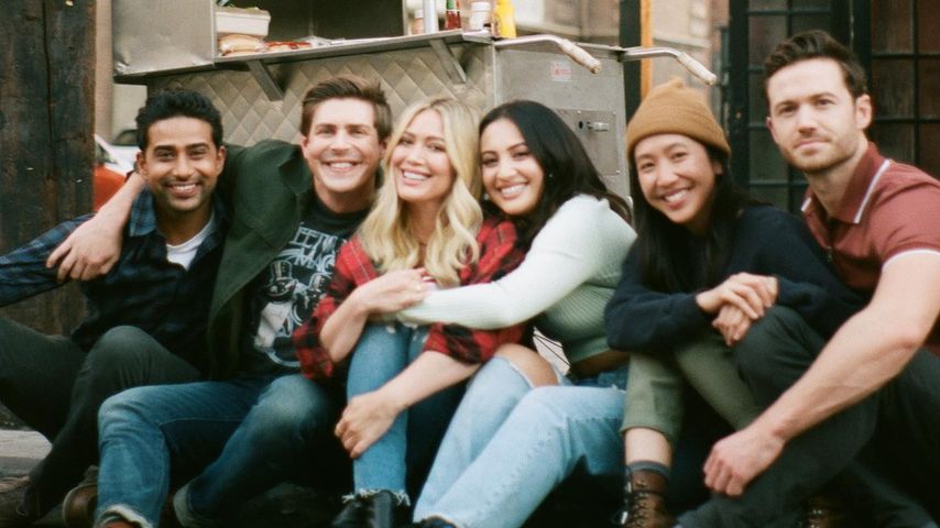 Hilary Duff mit ihren "How I Met Your Father"-Kollegen
