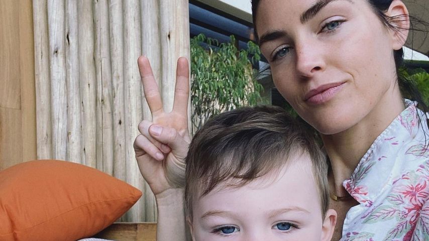 Hilary Rhoda mit ihrem Sohn Nash, Juni 2022