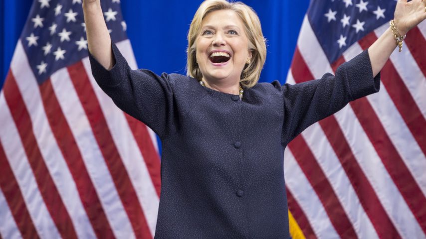 Spaß im Wahlkampf: Hillary Clinton albert in Comedy-Show