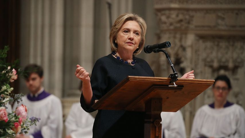 Hillary Clinton bei einer Gedenkfeier