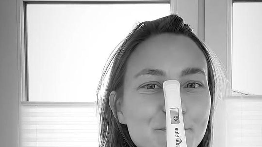 "Hochzeit auf den ersten Blick"-Emma zeigt ihren positiven Schwangerschaftstest