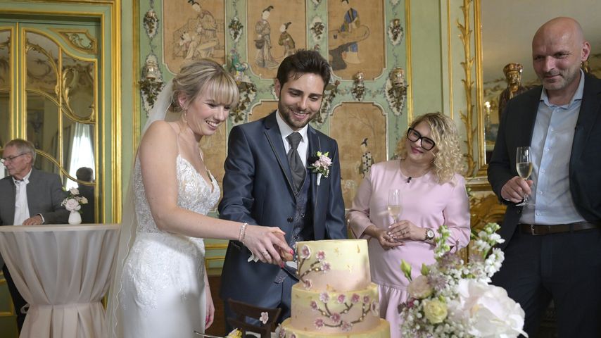 Toni und Pia mit den "Hochzeit auf den ersten Blick"-Experten Sandra Köhldorfer und Markus Ernst